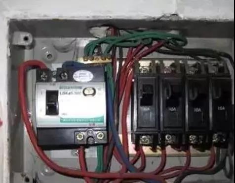 家庭線路漏電不要慌!這幾種檢測辦法教你快速查漏電(圖1) 家庭線路漏電不要慌!這幾種檢測辦法教你快速查漏電(圖1)